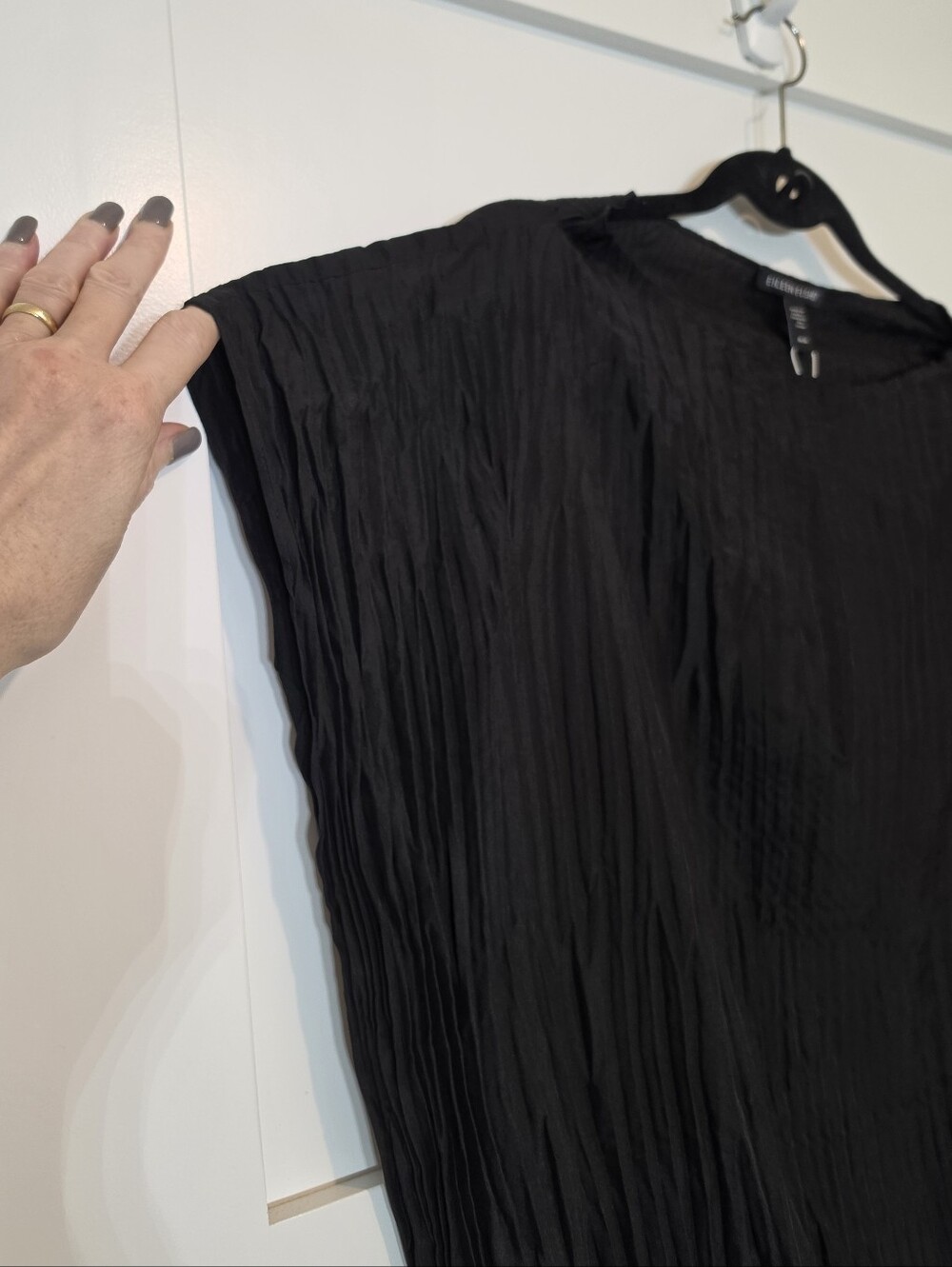 Eileen Fisher Silk Crushed Elegant Top Cap Sleeves Funnel Neck Black Medium NEW - Picture 8 of 11